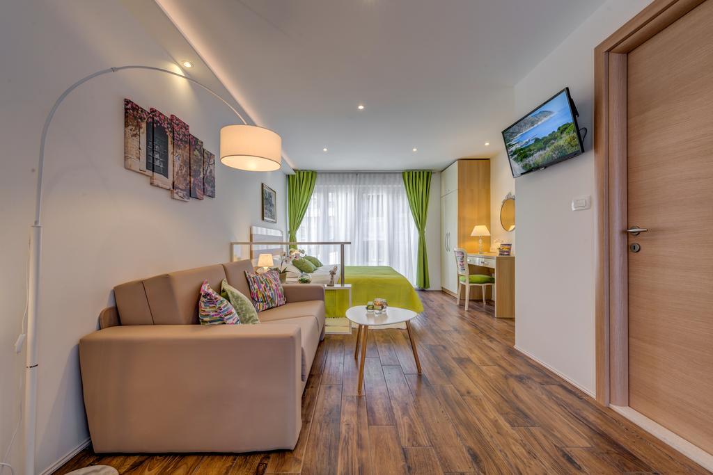 Room&Studio Apartment Just Enjoy Split Exteriör bild