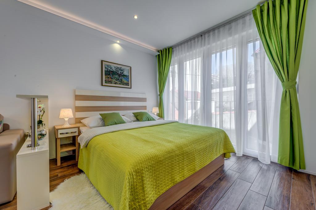 Room&Studio Apartment Just Enjoy Split Exteriör bild