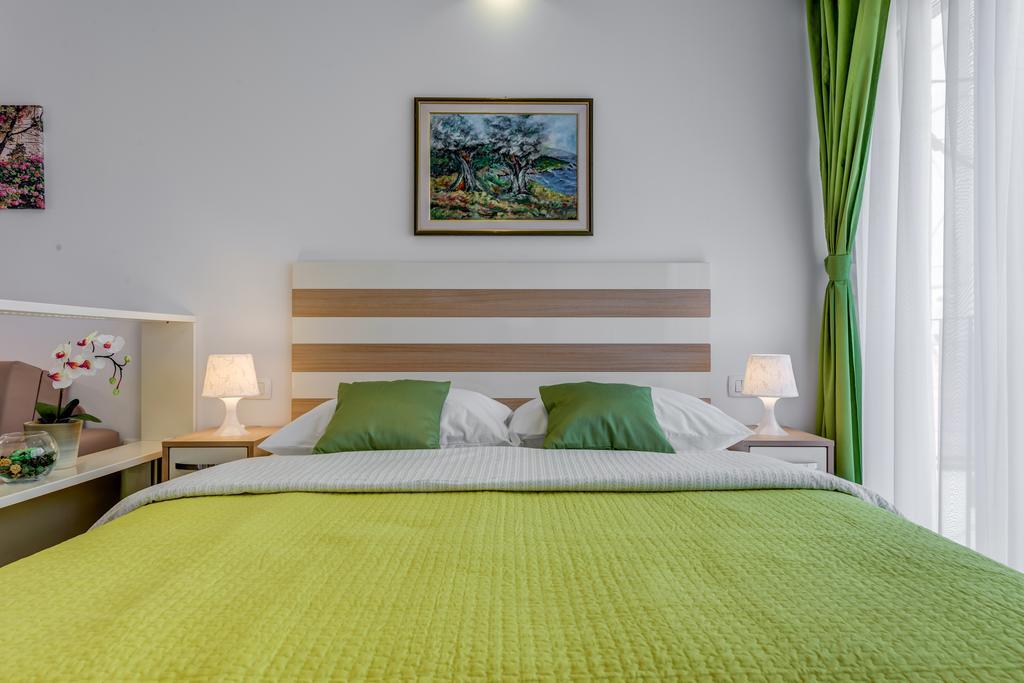 Room&Studio Apartment Just Enjoy Split Exteriör bild