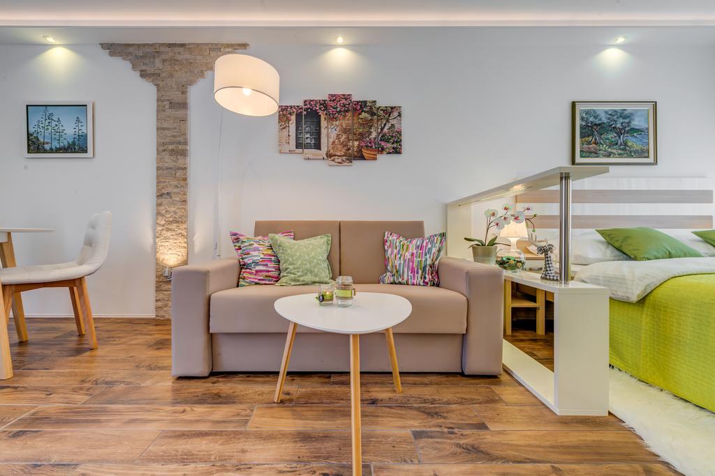 Room&Studio Apartment Just Enjoy Split Exteriör bild