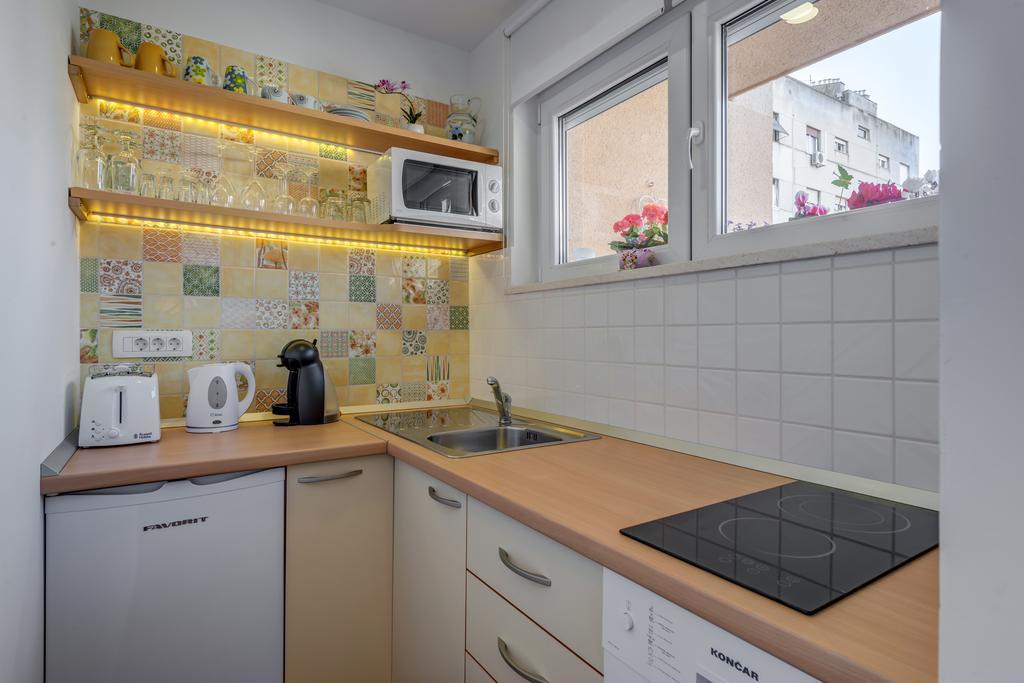 Room&Studio Apartment Just Enjoy Split Exteriör bild