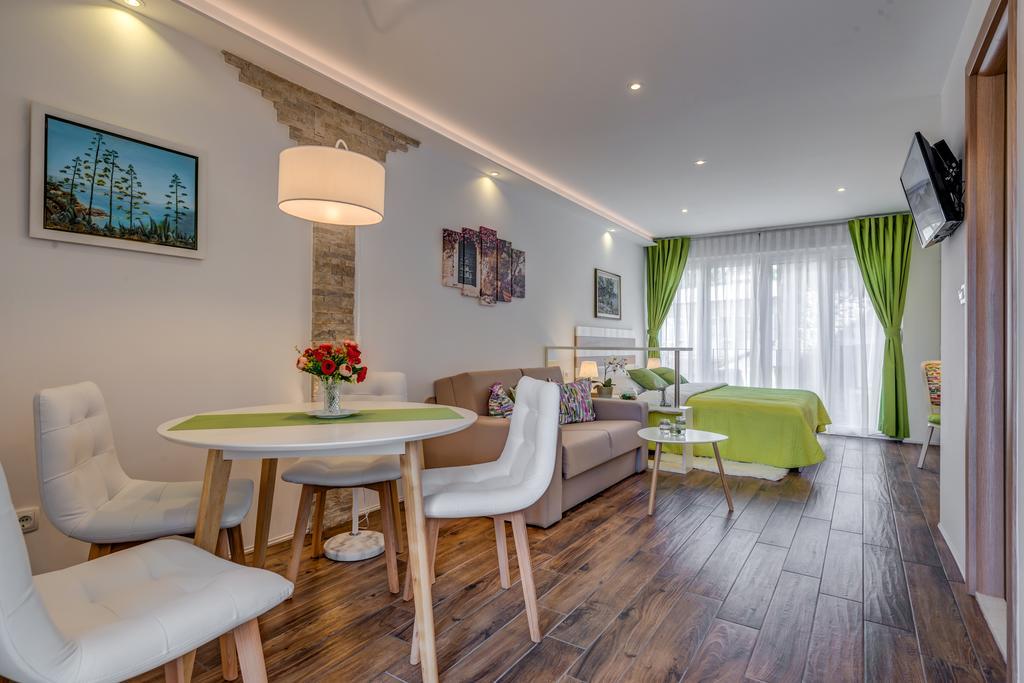 Room&Studio Apartment Just Enjoy Split Exteriör bild