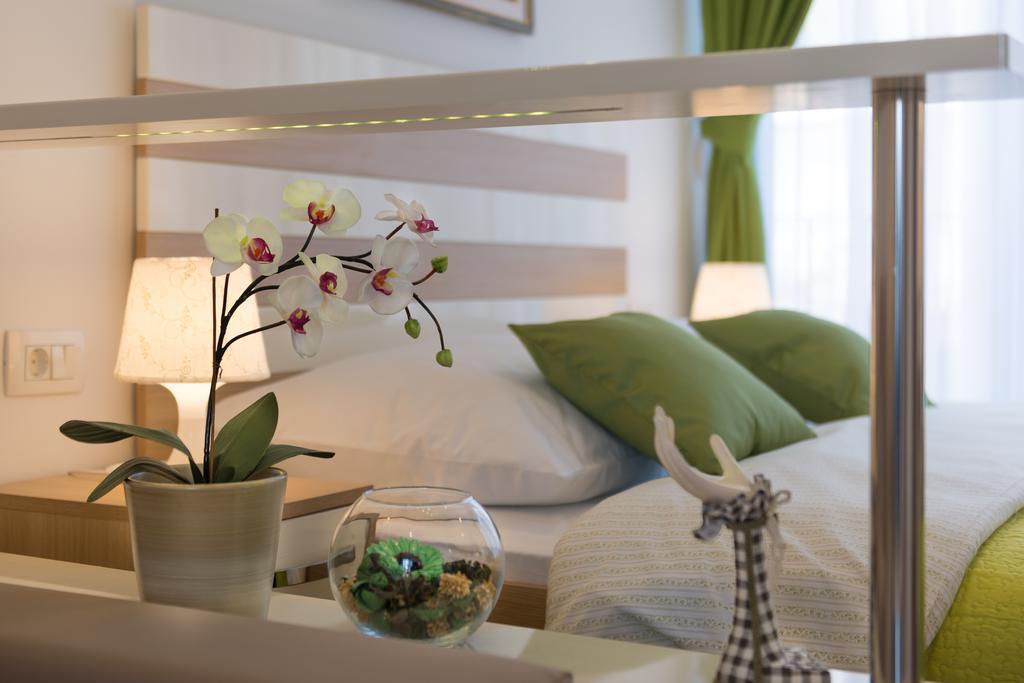 Room&Studio Apartment Just Enjoy Split Exteriör bild